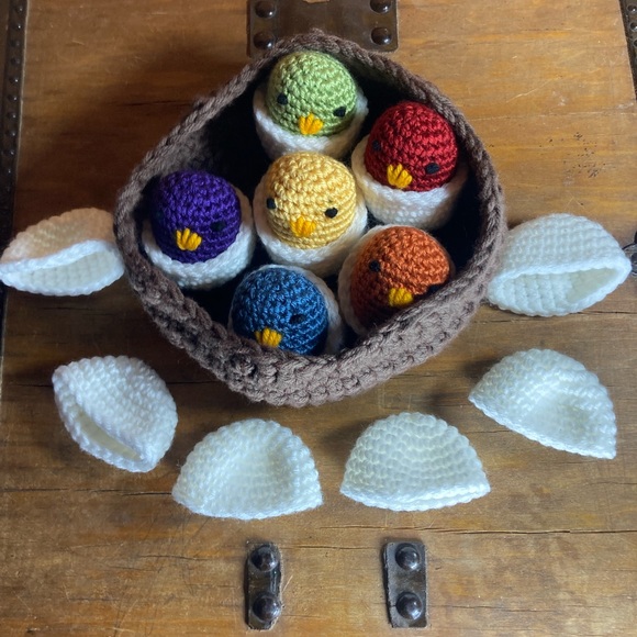 Chicks and eggs in nest crochet - Picture 8 of 10
